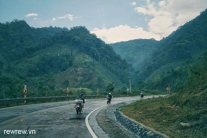 Easy Rider Dalat Motorbike Tour to Nha Trang - Phuong Hoang pass