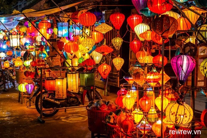 Easy Rider Dalat Motorbike Tour - Lantern in Hoi An